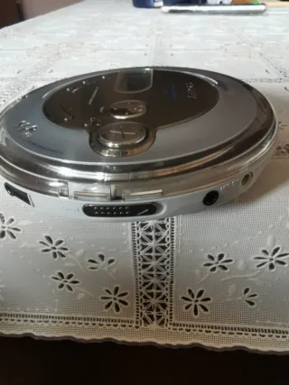 CD WALKMAN D-NE711 Discman Sony Atrac3plus MP3