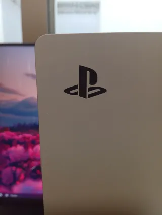 PlayStation 5 Digital 1TB + 5 Juegos
