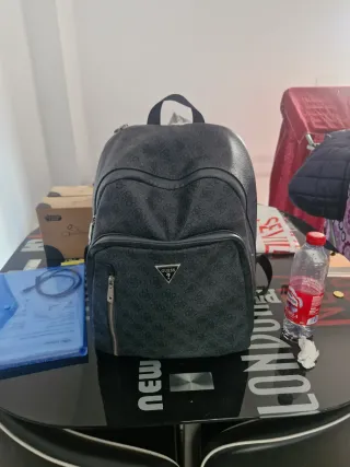 Mochila Guess Negra y Gris