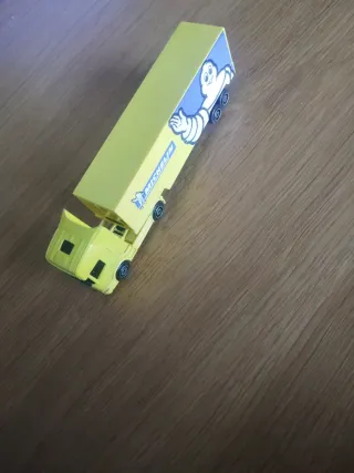 Camión Juguete Michelin Amarillo