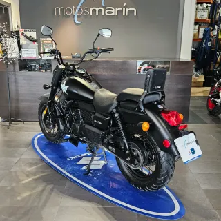 UM COMANDO 125 CUSTOM SEMINUEVA