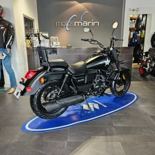 UM COMANDO 125 CUSTOM SEMINUEVA