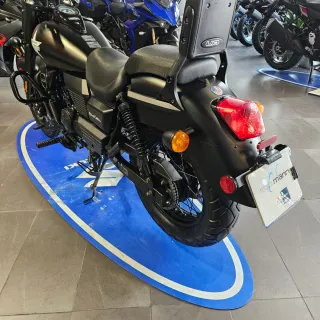 UM COMANDO 125 CUSTOM SEMINUEVA