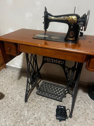 Máquina de coser Singer antigua
