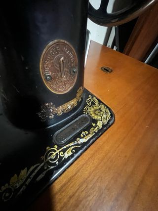 Máquina de coser Singer antigua