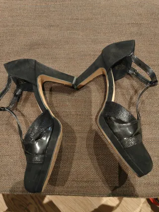 Zapatos de tacón negros AXEL ARIGATO