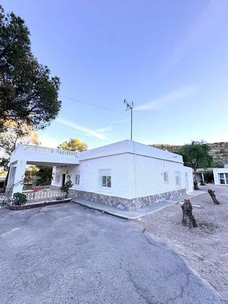 Chalet en venta en Peña de las Águilas en Elche