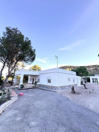 Chalet en venta en Peña de las Águilas en Elche