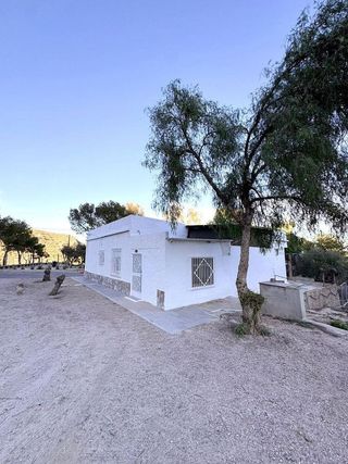 Chalet en venta en Peña de las Águilas en Elche