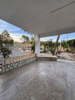 Chalet en venta en Peña de las Águilas en Elche