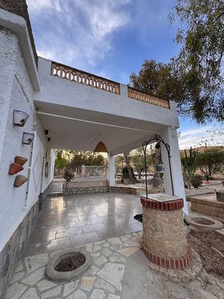 Chalet en venta en Peña de las Águilas en Elche