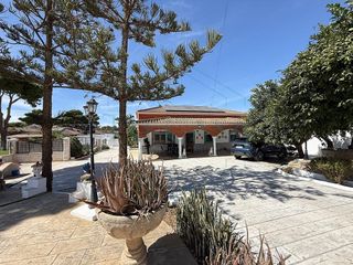 Chalet en venta en Pinar de los Franceses - Marquesado en Chiclana de la Frontera