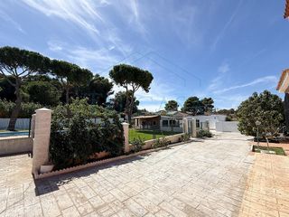 Chalet en venta en Pinar de los Franceses - Marquesado en Chiclana de la Frontera
