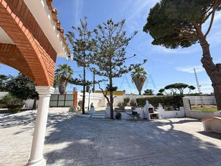 Chalet en venta en Pinar de los Franceses - Marquesado en Chiclana de la Frontera