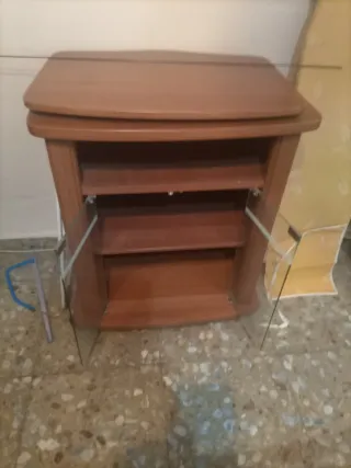 Mesa de madera marrón