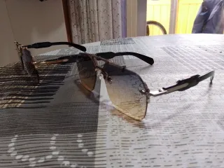 Gafas de sol vintage doradas y negras