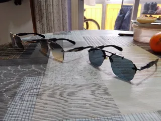 Gafas de sol vintage doradas y negras