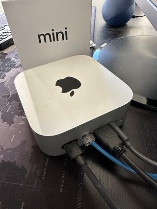 Mac Mini M4 512 GB. Se entrega con su caja