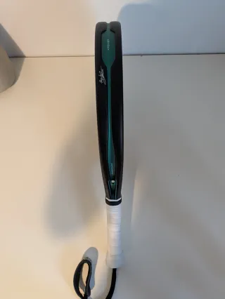 Pala Bullpadel Hack 04 Hybrid 2025 Paquito Navarro