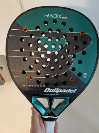Pala Bullpadel Hack 04 Hybrid 2025 Paquito Navarro