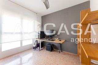 Piso en venta en La Malva-rosa en Valencia