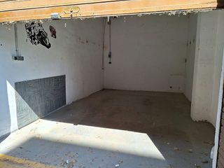 Local comercial en alquiler en La Malva-rosa en Valencia