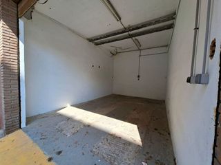 Local comercial en alquiler en La Malva-rosa en Valencia