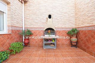 Chalet en venta en Lucena