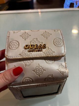 Cartera Guess Blanca y Dorada