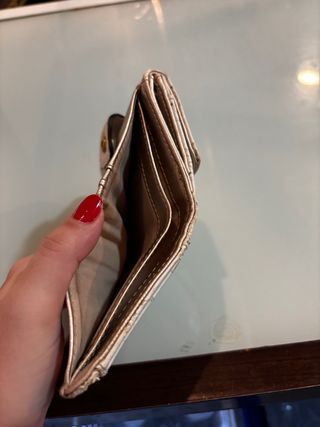 Cartera Guess Blanca y Dorada