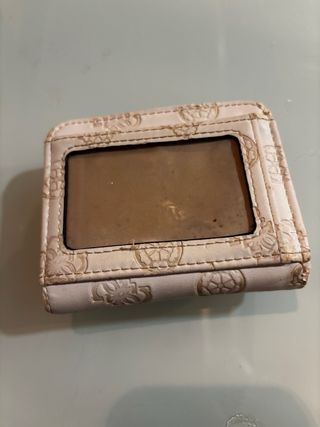 Cartera Guess Blanca y Dorada