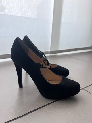 Zapatos de tacón Guess negros