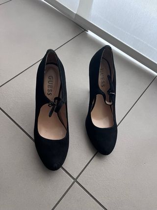 Zapatos de tacón Guess negros