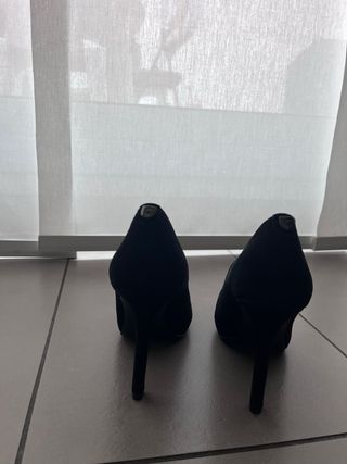 Zapatos de tacón Guess negros