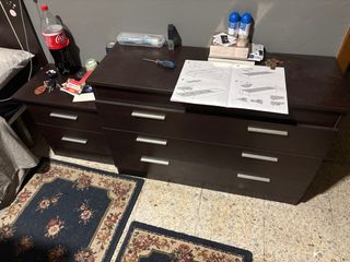 Cómoda y mesitas de madera