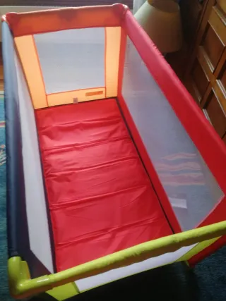 Cuna de viaje plegable