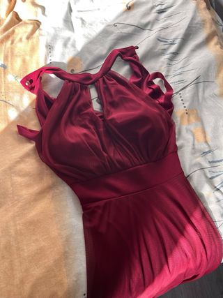 Vestido de graduación rojo granate