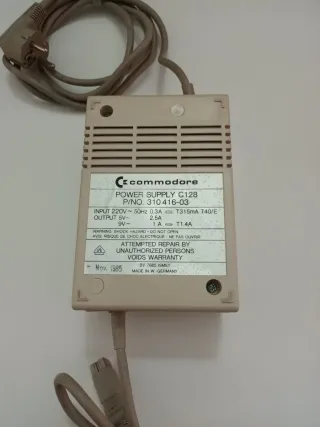 Alimentatore Commodore 128 310416-03 no test.