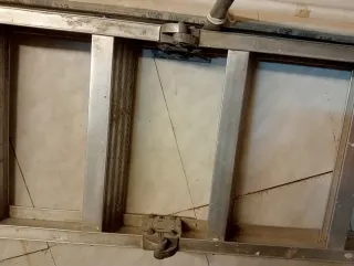 Escalera plegable de aluminio(2mts de largo/40 anc