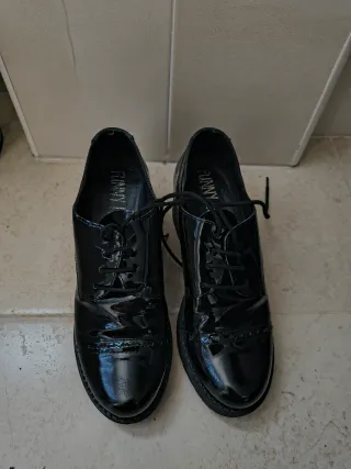 Zapatos negros charol cordones