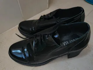 Zapatos negros charol cordones
