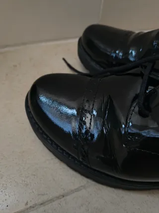 Zapatos negros charol cordones