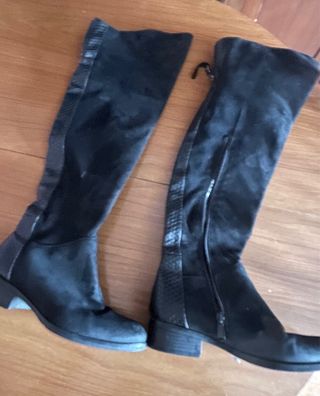 Botas altas negras talla 37 tacón  bajo