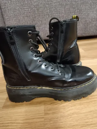 Botas tipo Martens Negras Talla 40