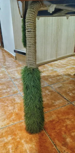 Tavolo da terrazza in legno decorato