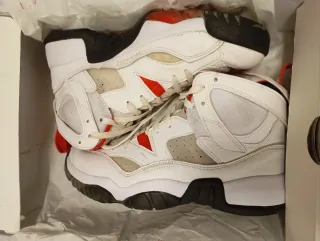 Zapatillas Jordan Hombre Blancas y Rojas