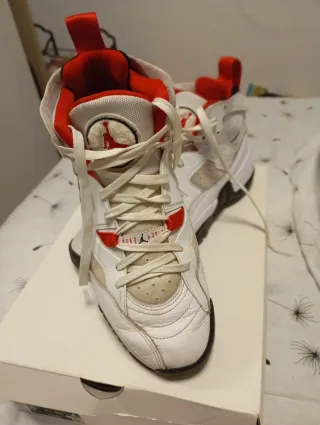 Zapatillas Jordan Hombre Blancas y Rojas