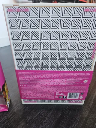 Barbie Fashionistas Armario y Muñeca