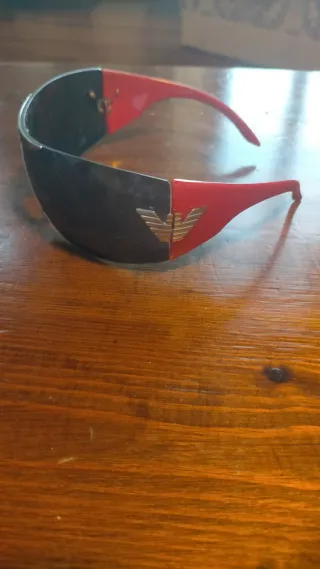 Gafas de Sol Armani negras y rojas