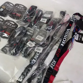 Lotes de Pines y Cintas Fox Moto